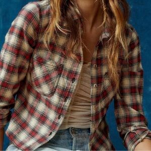 Urban Outfitters Dakota Cropped Flannel Button-Down Shirt. Size XS in Red Plaid